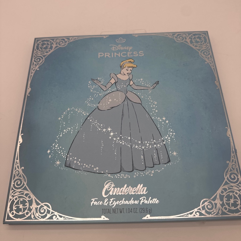 DISNEY CINDERELLA Large Face & Eyeshadow Palette